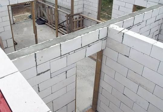Какой цоколь нужен для дома из газоблока