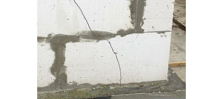 Чому тріскаються стіни з газобетону